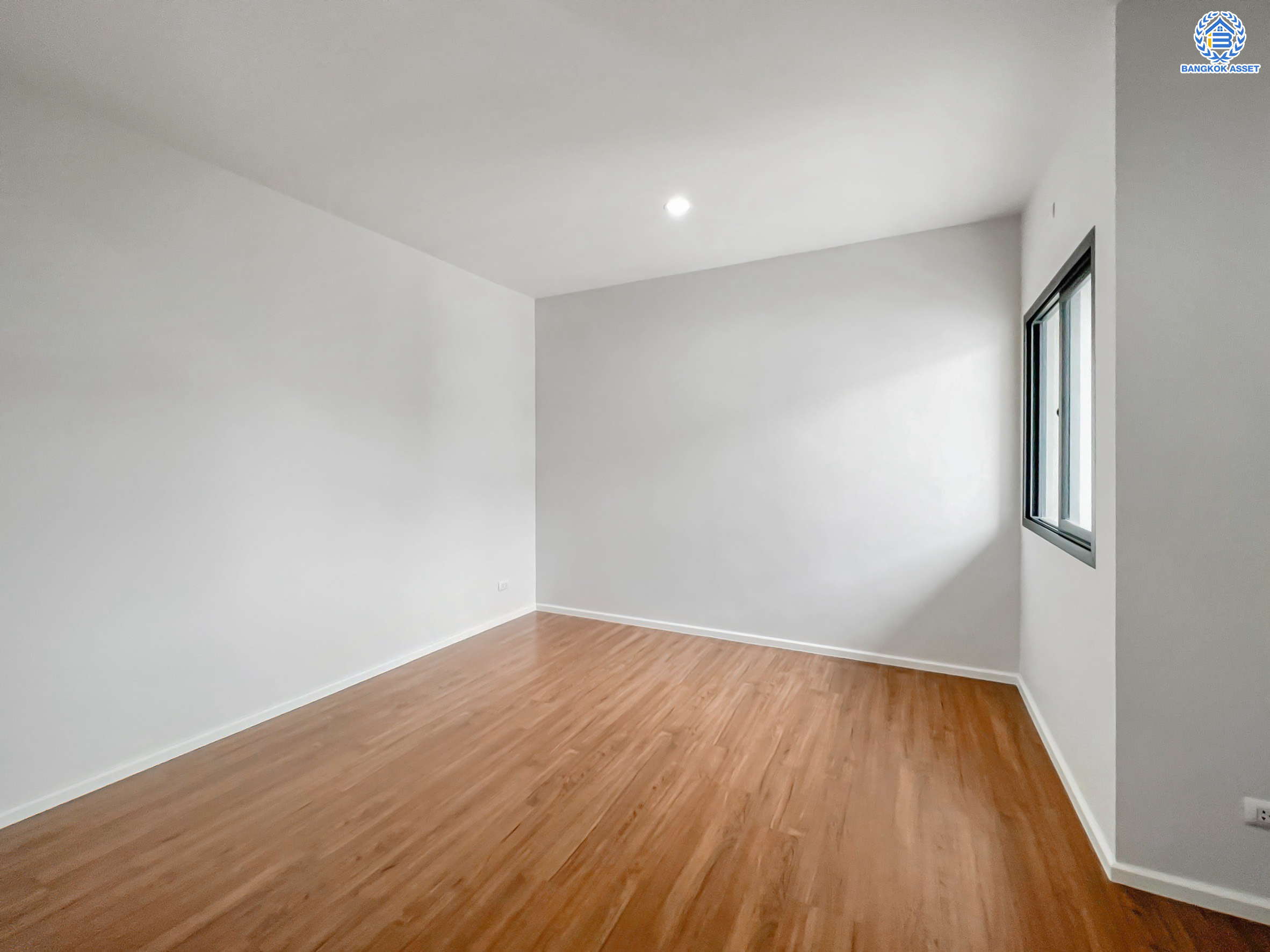 บ้านแฝด 3 ชั้นมือสอง โครงการ บ้านกลางเมือง The Edition สุขสวัสดิ์-พระราม3 เนื้อที่ 43.30 ตร.ว. ฟังก์ชัน 4 ห้องนอน 4 ห้องน้ำ 3 ที่จอดรถ ตกแต่งครบพร้อมเข้าอยู่ บนทำเลดี เชื่อมต่อถนนสุขสวัสดิ์ ถนนประชาอุทิศ ถนนพระราม2 ใกล้จุดขึ้นทางด่วน "เฉลิมมหานคร"